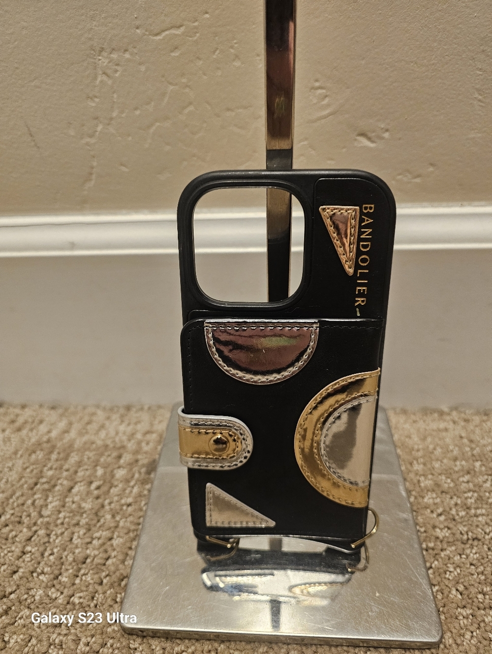 Bandolier ISLA MAGSAFE MagSafe Wristlet Phone Case in Black/Gold missing Strap